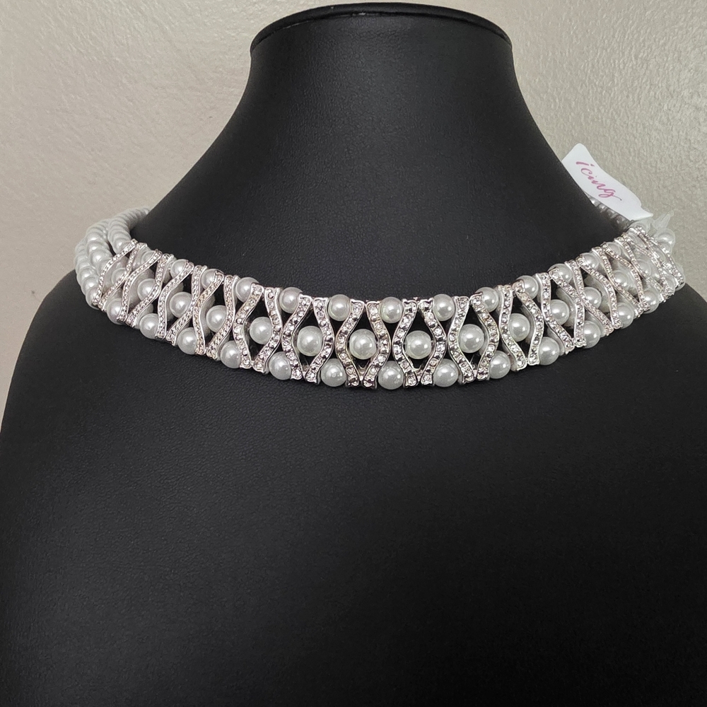 Pearl and Silver Choker Necklace. Bride Jewelry.